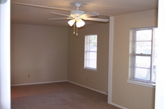 Building Photo - Updated 3/2/1 Great location for TTU/LCU/Medical District - Available AUGUST