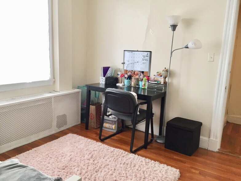 Building Photo - 1982 Commonwealth Ave