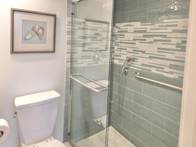 Building Photo - 110 Shore Ct