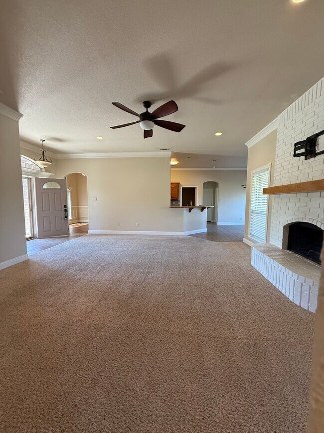 Building Photo - 5 bedroom - Great OUTDOOR LIVING - ALEDO ISD