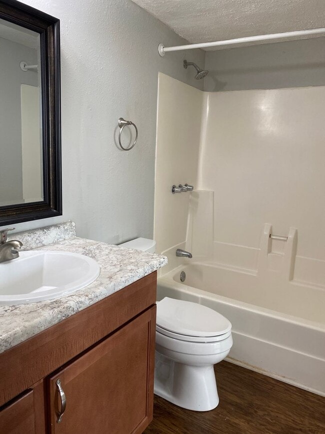 Building Photo - wh302