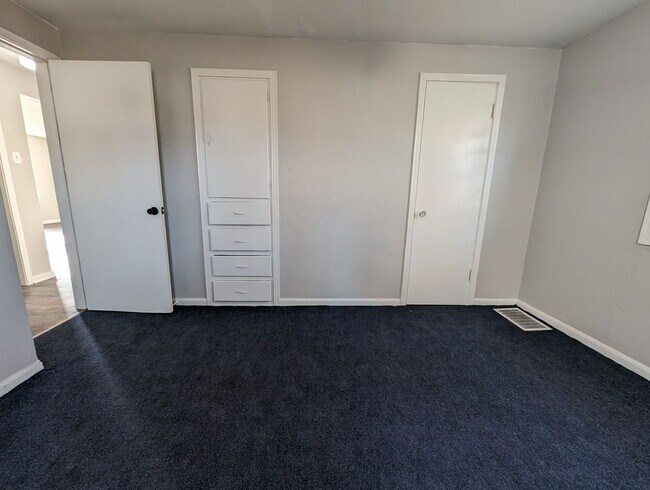 Building Photo - 3-Bedroom, 1-Bathroom Home – $1,225/Month | Accepting Section 8