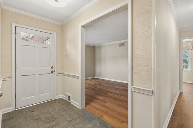 Building Photo - 8604 Sandpoint Dr