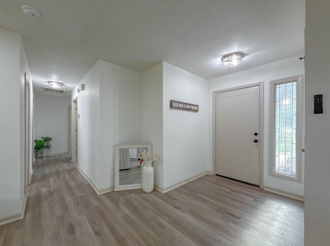 Building Photo - 2059 Little River Ln