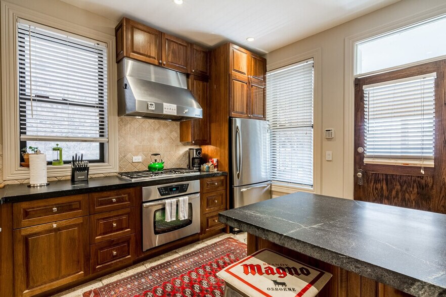 Building Photo - 2947 W Logan Blvd