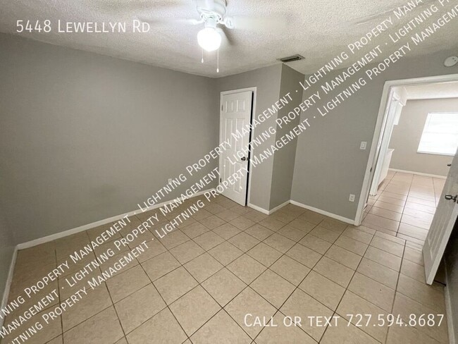 Building Photo - 5448 Lewellyn Rd