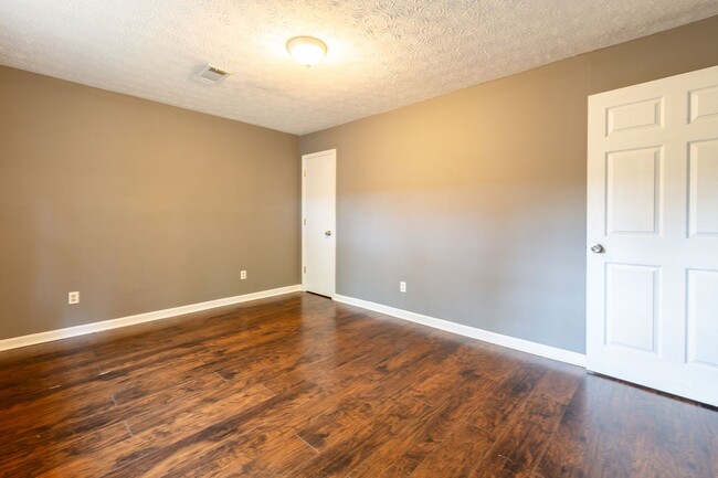 Building Photo - 2502 Rosebud Rd