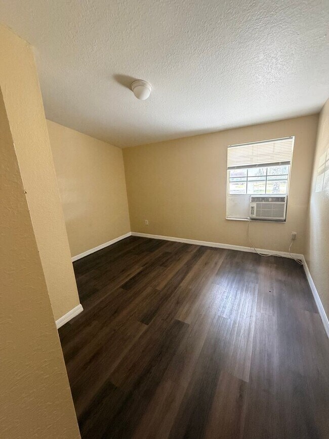 Building Photo - HUGE fenced yard with updated 2 bedroom Home  CALL Sheila to see 407-687-7900