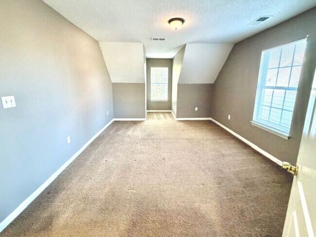 Building Photo - Spacious 3 Bedroom 2 Bath Home With Large Bonus Room Availalbe In Southaven