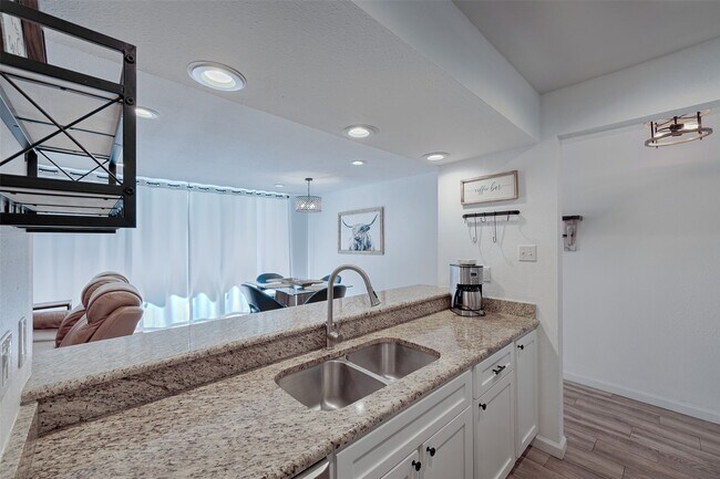 Building Photo - 12500 Melville Dr