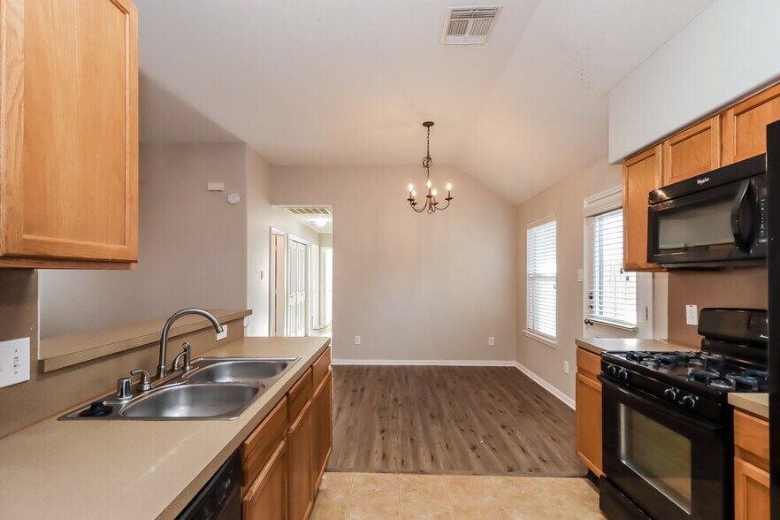 Building Photo - 7122 Aurora Falls Ln