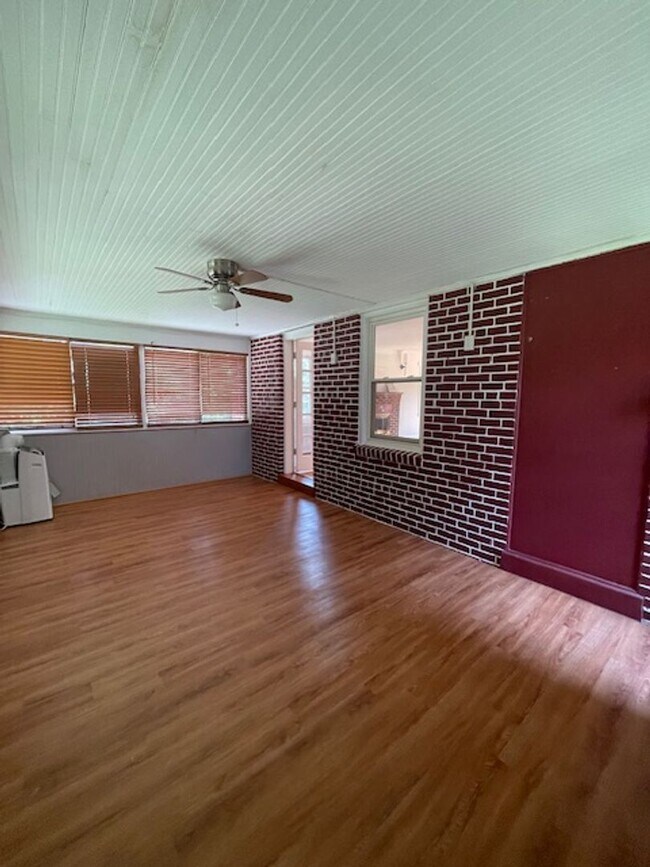 Building Photo - CHARMING BRICK COLONIAL HOME IN ROCKVILLE, CLOSE TO METRO AND ROCKVILLE TOWN CENTER