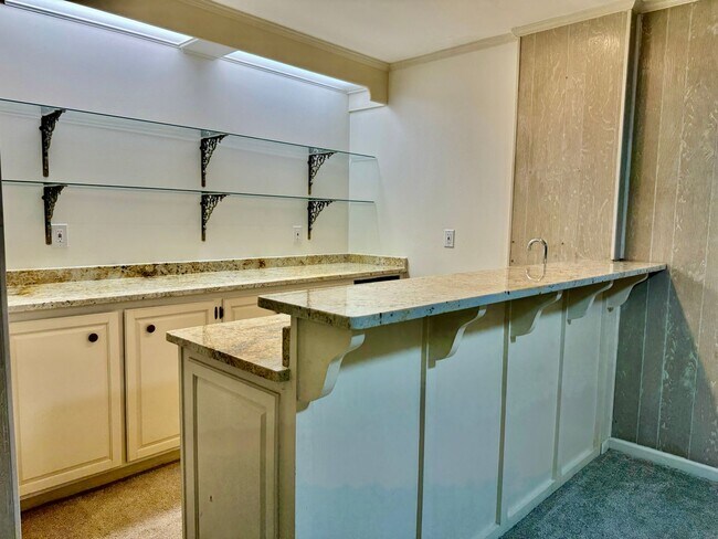 Building Photo - Nice 5BR Home in Perfect Location
