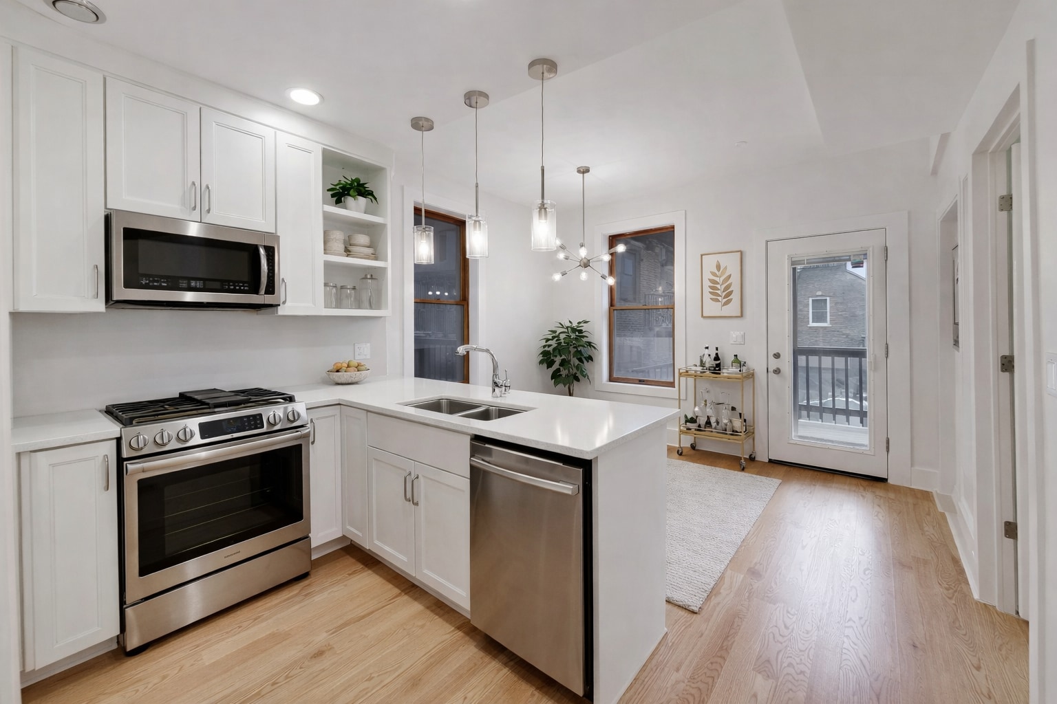 Building Photo - 2132 N Oakley Ave