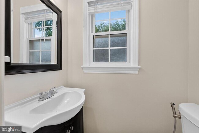 Building Photo - 406 Gilmoure Dr