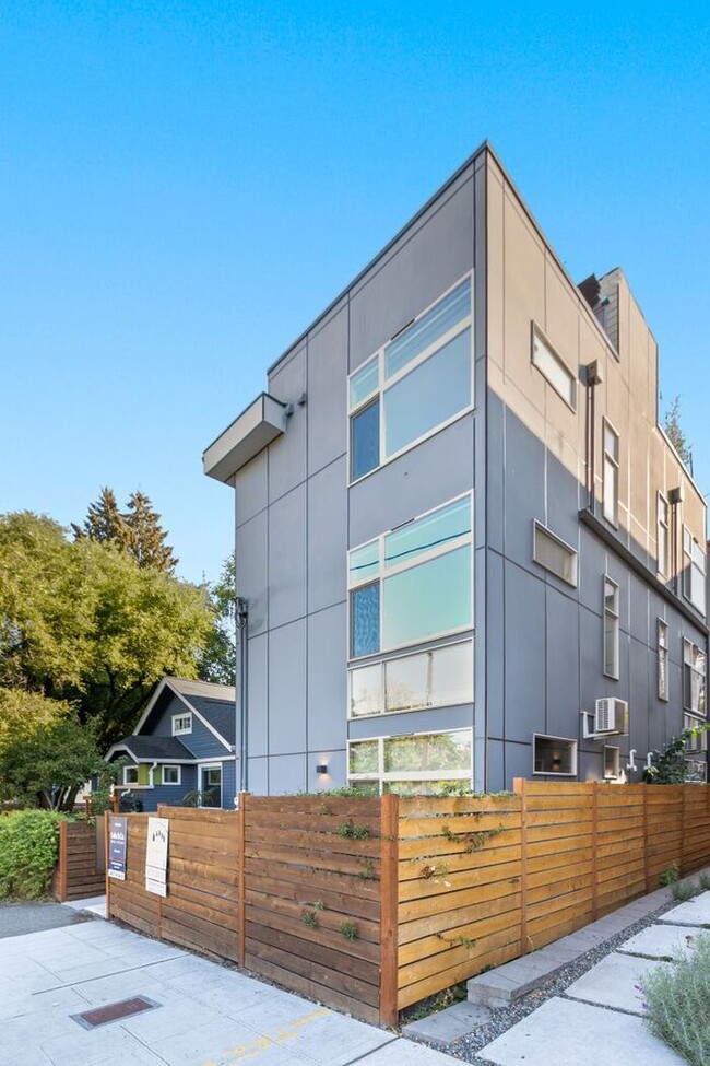 Ultra-Modern Air Conditioned Madrona Townhome - 726 Martin Luther King ...