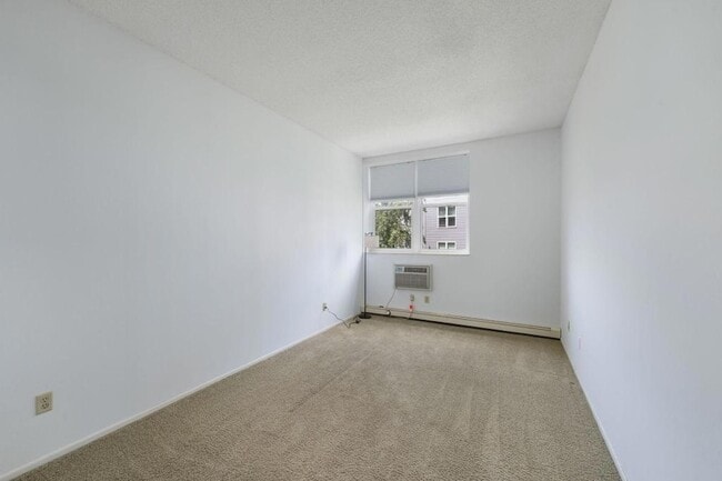 Building Photo - 215 7th St NE