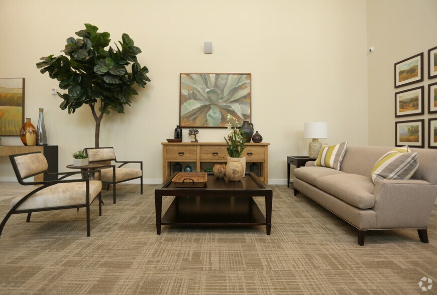 Interior Photo - Columbia Renaissance Square