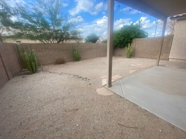 Building Photo - East Mesa home in gated community across from Skyline Park and walking distance to Skyline High.