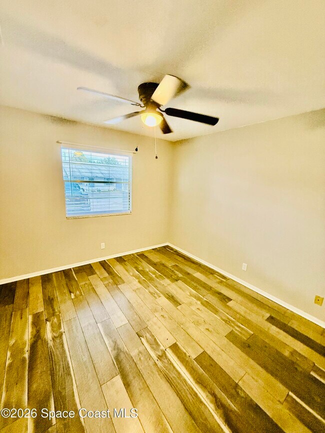 Building Photo - 851 Dow Ln