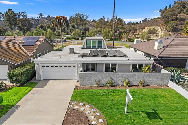 Building Photo - STUNNING HOME WITH GOLF COURSE VIEW IN WHI...