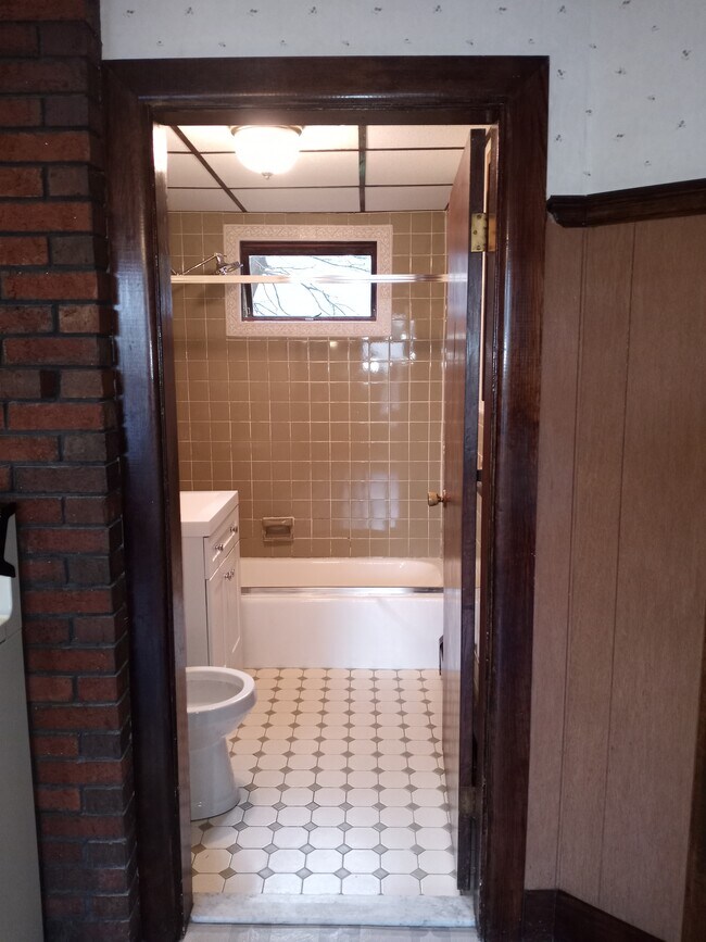 Building Photo - 105 Illsley St