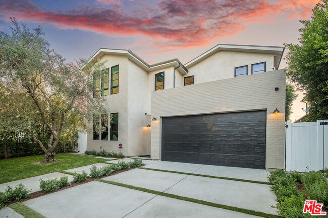 Building Photo - 4433 Kraft Ave