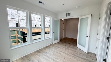 Building Photo - 2106 Henson Norris St