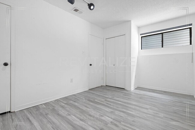 Building Photo - Knollwood Drive Gem- Home with Skylights, Fireplace & Open Floor Plan
