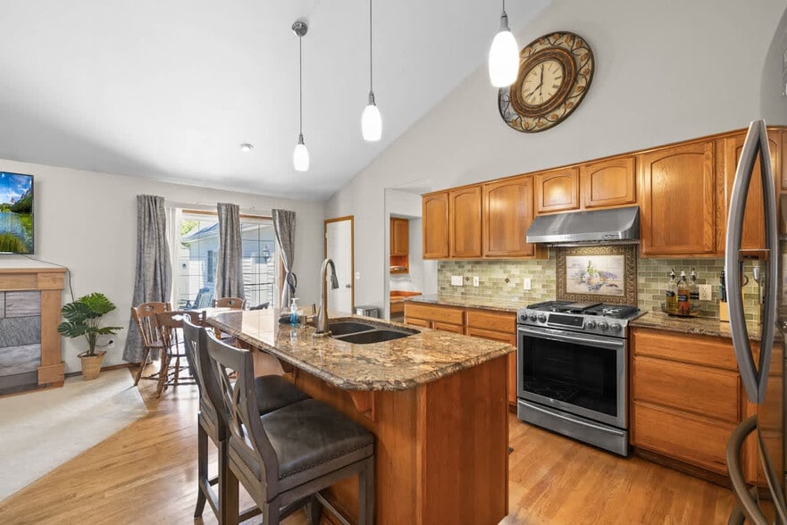 Building Photo - 660 S Majestic View Dr