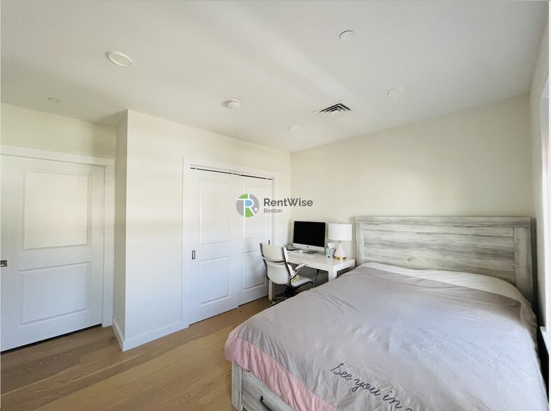 Building Photo - 16 Boardman St