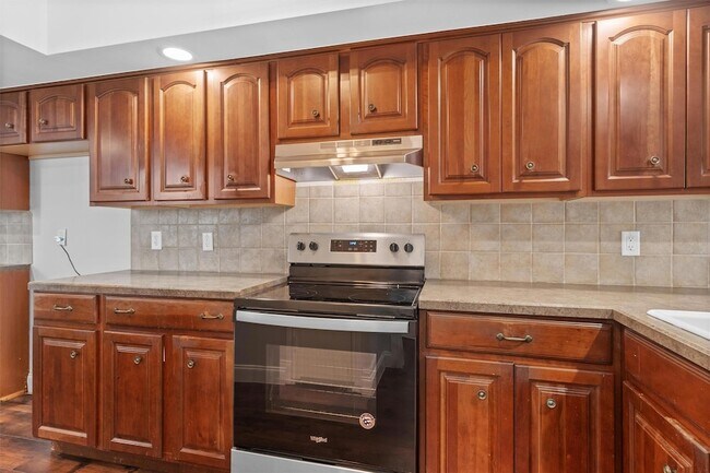Building Photo - 8310 Summerwood Dr