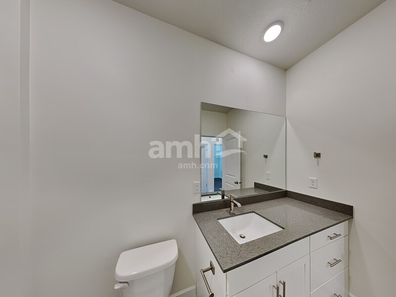 Building Photo - 3351 S 2580 W