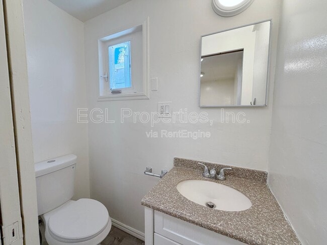 Building Photo - 2407 Fernleaf St