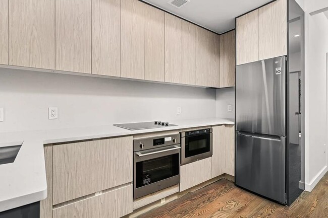 Building Photo - 2 bedroom in New York NY 10009