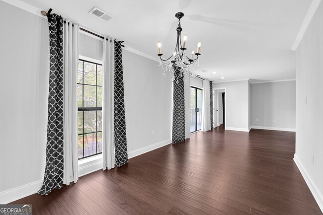 Building Photo - 1104 Pine Heights Dr NE