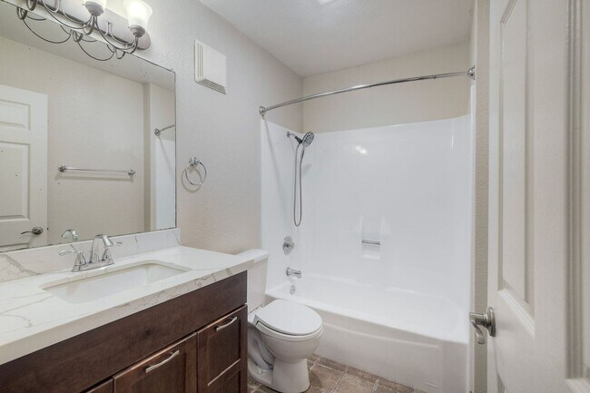 Building Photo - 432 Edgehill Ln