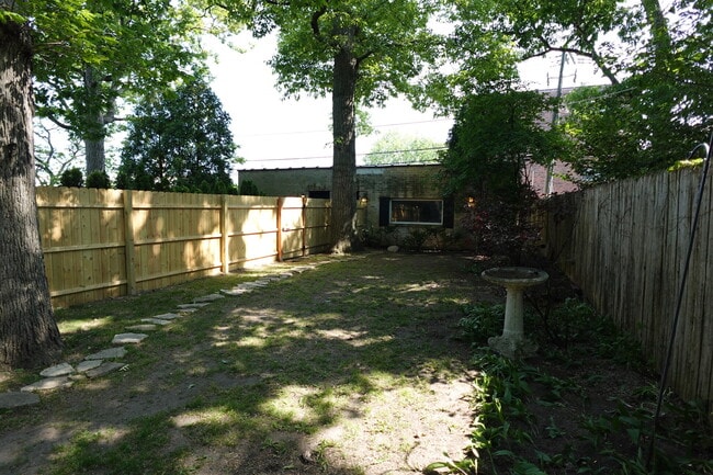 Building Photo - 419 Greenleaf Ave