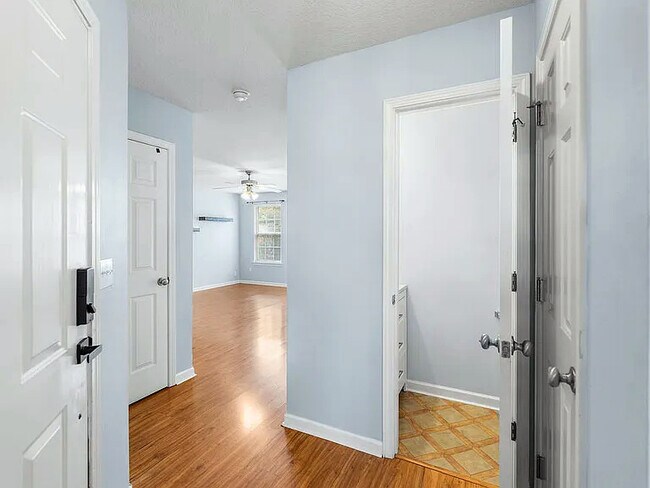Building Photo - 211 Night Heron Dr