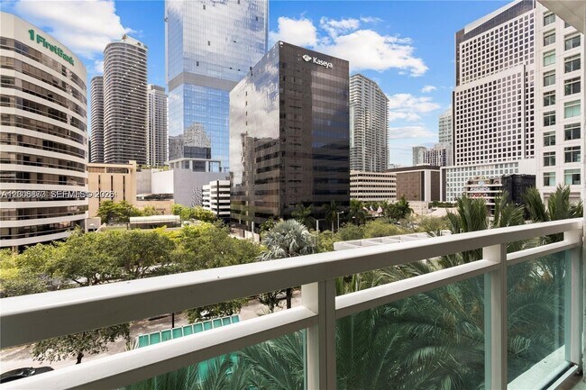 Building Photo - 950 Brickell Bay Dr