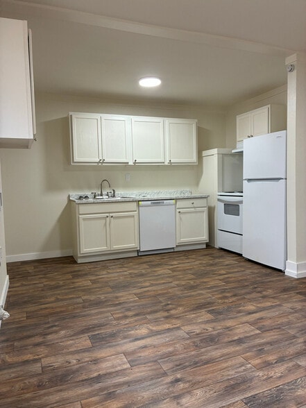 Building Photo - 626 W Trotter St