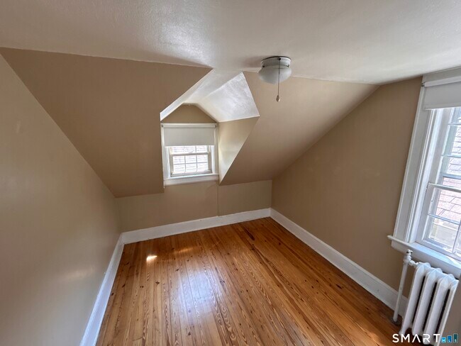 Building Photo - 252 W Norwalk Rd