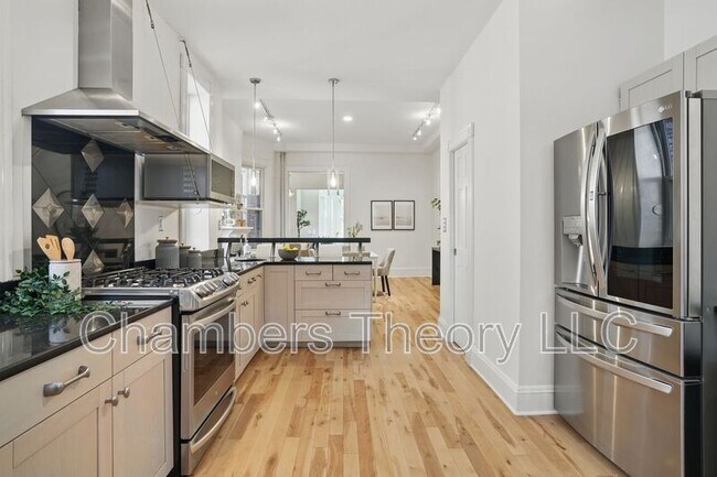 Building Photo - 136 R St NE