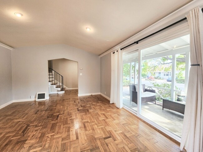 Building Photo - Two bed house in San Mateo