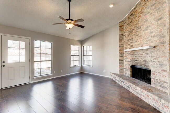 Building Photo - "Charming 3-Bedroom Retreat with 2 Full Baths in Rowlett – 1,894 Sq. Ft. of Comfort on Shipman St.!"