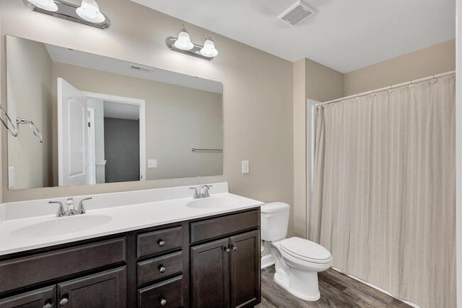 Building Photo - 3 Bedroom with BONUS in Swansboro HS District!