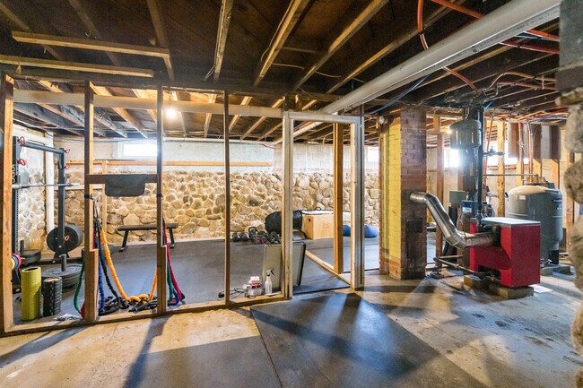 Building Photo - 5 Douglass St
