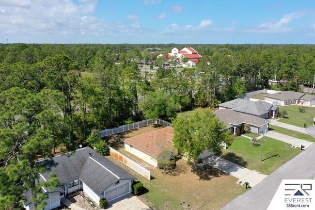 Building Photo - 9 Waywood Pl