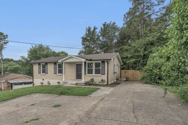 Building Photo - Incredible Fully-Updated 3 Bedroom Home wi...