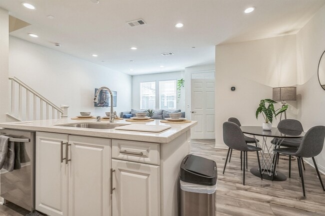 Building Photo - 2018 Barite St
